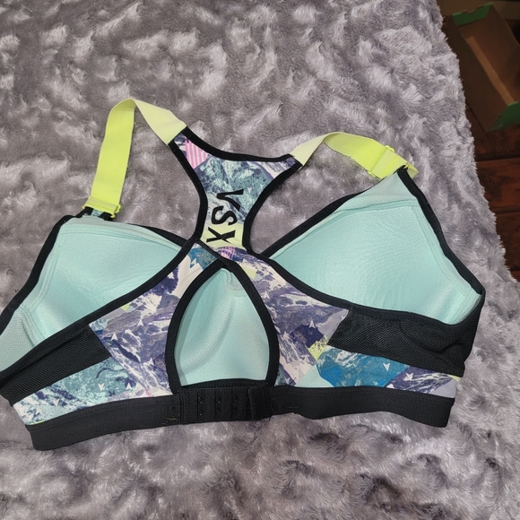 Victoria's Secret Sports Bra - Picture 2 of 4